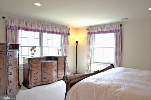 87 Leavitt Ln, Princeton NJ 08540-3921 exterior