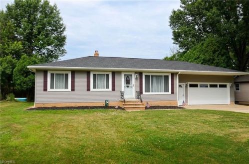 13418 Harper Rd, Cleveland, OH 44149-3946