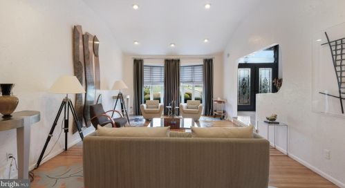 868 Broadmoor Rd, Huntingdon Valley PA 19006-2803 exterior