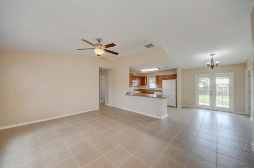 1198 Empire St, Fort Pierce FL 34983-2468 exterior