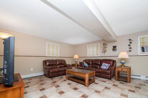 121 Grn Mdw Rd, Milford CT 06461-2258 exterior