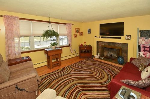 29 Eastgate Ln, Enfield CT 06082-6206 exterior