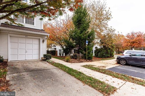 6601 Netties Ln, Alexandria, VA 22315-6057