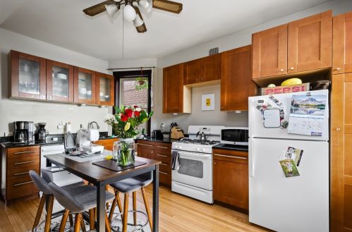 2317 Roscoe St, Chicago IL 60641-4647 exterior