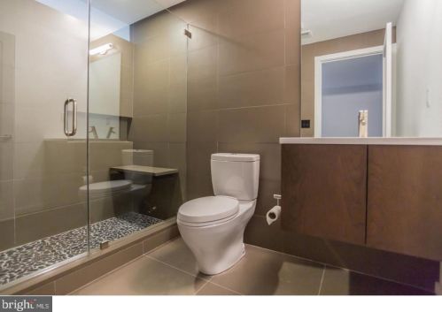 2106 Ellsworth St, Philadelphia PA 19146-2419 exterior