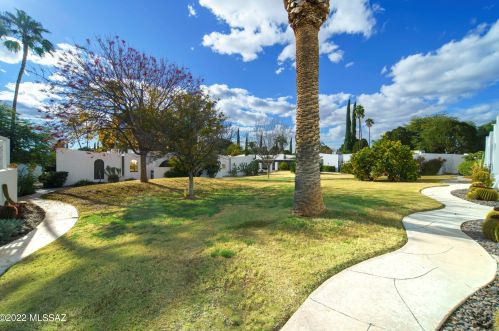 637 Las Lomitas Rd, Tucson, AZ 85704-3833