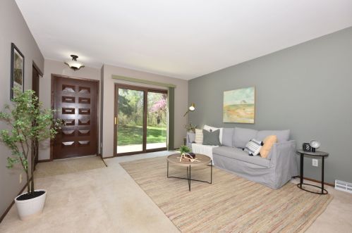 4185 College Ave, Milwaukee, WI 53221-4546