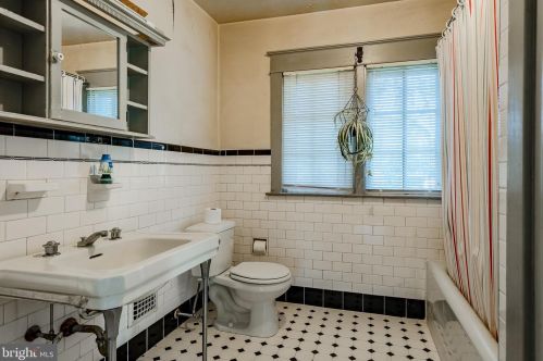 56 Glen Riddle Rd, Media PA 19063-5349 exterior