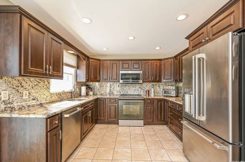 95 Midway St, Babylon NY  11702-4311 exterior