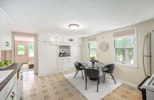 2819 Howell Ave, Milwaukee WI 53207-2054 exterior