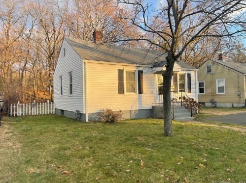 43 Essex St, Manchester, CT 06040-4003