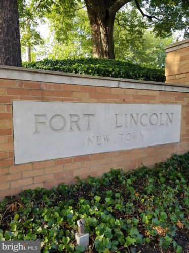 3153 Apple Rd, Washington, DC 20018-1605