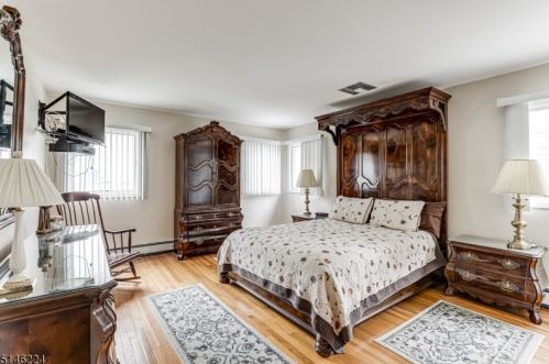 278 Ravenswood St, Mountainside NJ  07092-1360 exterior