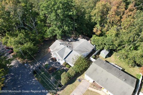 308 Enterprise Dr, Lacey NJ 08731-1815 exterior