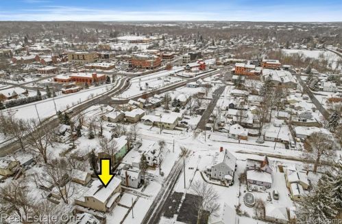 308 1st St, Fenton MI  48430-2703 exterior