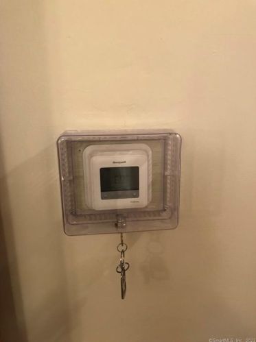 20 Elan St, Enfield CT 06082-5504 exterior