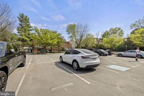 3923 Old Dominion Blvd, Alexandria VA 22305-1559 exterior