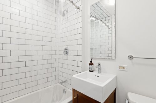 1466 Farragut Ave, Chicago IL 60640-1010 exterior