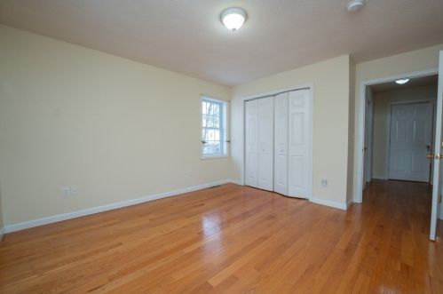 29 Pocantico Ave, Springfield MA 01109-1463 exterior