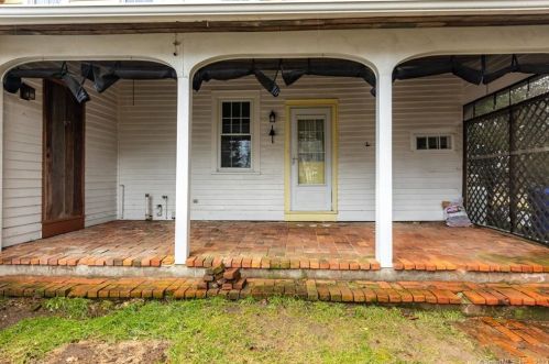 83 Maple St, Ellington CT  06029-3350 exterior