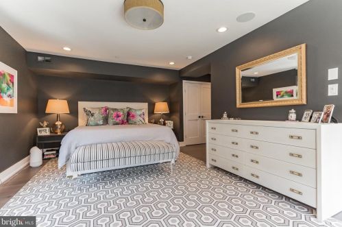 307 Green St, Philadelphia PA 19130-3914 exterior