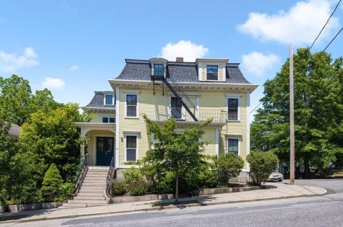 54 Halsey St, Providence, RI 02906-1417