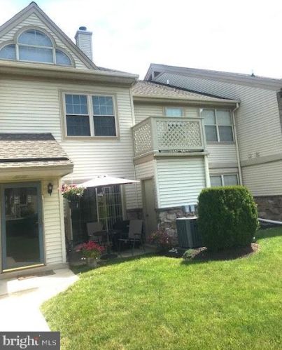 1912 Foxmeadow Cir, Limerick PA  19468-1566 exterior