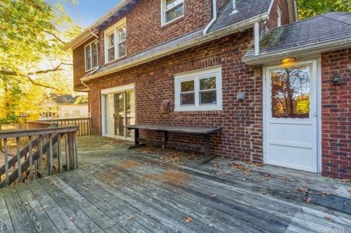 391 Kings Hwy, Valley Cottage NY 10989-1527 exterior