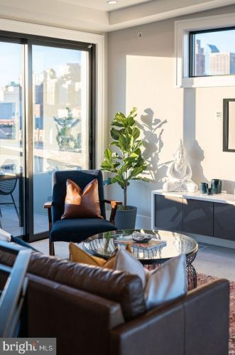 722 Broad St, Philadelphia PA 19146-3119 exterior