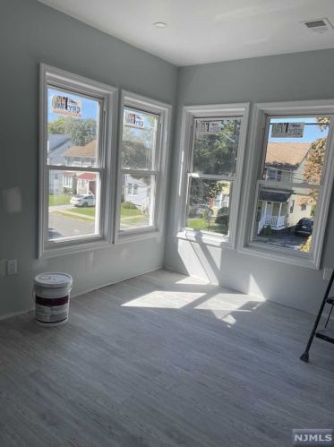 323 Crestview Pl, Teaneck NJ 07666-3204 exterior