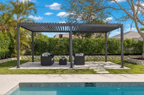 673 97 Ave, Naples FL 34108-2280 exterior