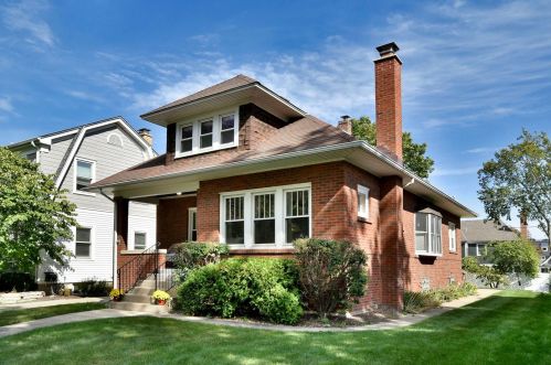 275 Indiana St, Elmhurst, IL 60126-2420