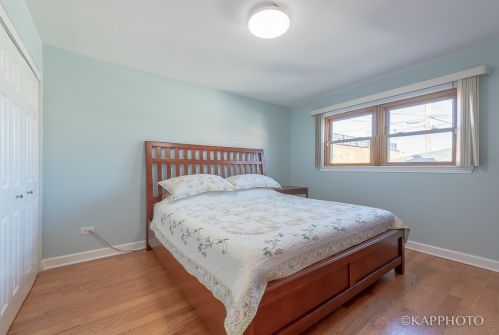 544 33rd St, Chicago IL 60608-6360 exterior