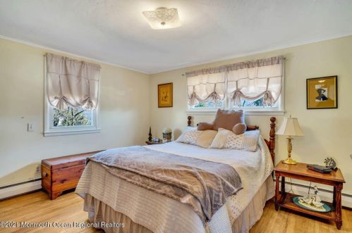 1125 Roe Ave, Point Pleasant Beach NJ 08742-4449 exterior