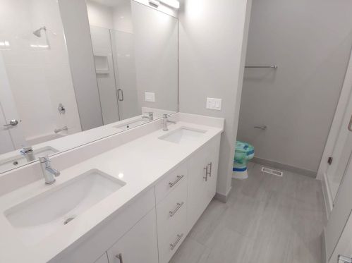 2553 Hillock Ave, Chicago IL 60608-5736 exterior