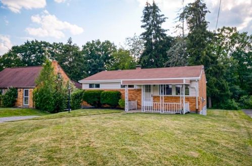 268 Southward Dr, Moon Twp PA  15108-3150 exterior