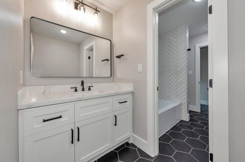 302 Edgewood Dr, Montgomery TX exterior