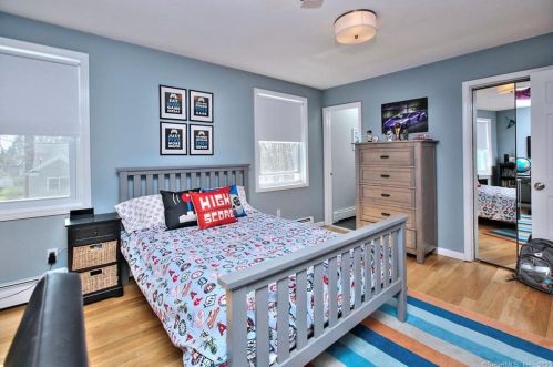 26 Bauer Pl, Westport CT 06880-4101 exterior