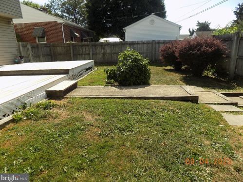 66 Prince St, Littlestown PA 17340-1323 exterior