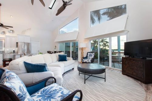 125 Jamaica Dr, Naples, FL 34113-4007