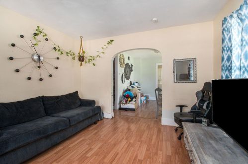 1608 Bank St, Kalamazoo MI 49001-2909 exterior