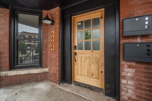 6804 Champlain Ave, Chicago IL 60637-4115 exterior