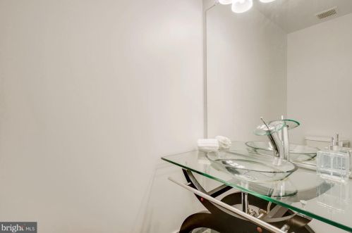 8505 Carlynn Dr, Bethesda MD 20817-4310 exterior