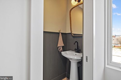 1613 2nd St, Philadelphia PA 19122 exterior