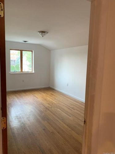 2418 Seymour Ave, Bronx NY 10469-3017 exterior