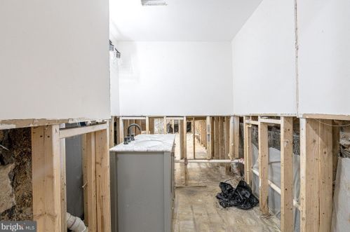 1281 Simms Pl, Washington DC 20002-7837 exterior