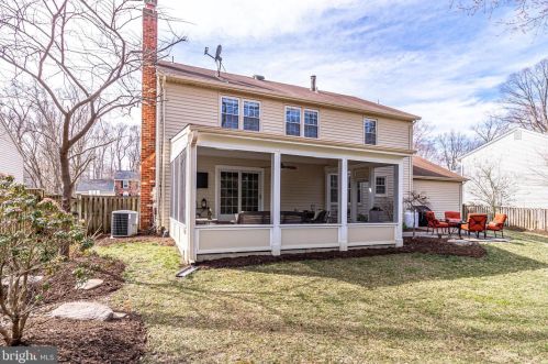 2122 Rampart Dr, Alexandria VA exterior