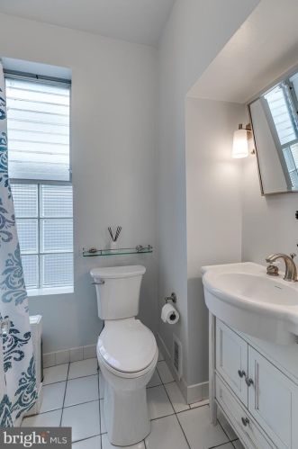 886 Bucknell St, Philadelphia PA 19145-3214 exterior