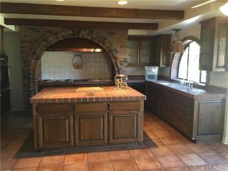 4601 La Cesta Pl, Los Angeles CA  91356-4816 exterior