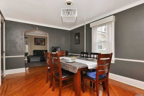 6 Eton St, Valley Stream NY 11581-2903 exterior